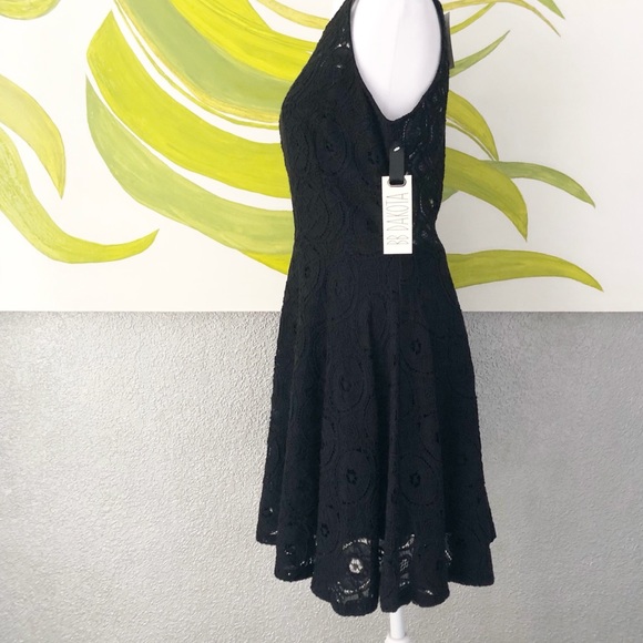 BB DAKOTA GORGEOUS LITTLE BLACK LACE DRESS SIZE 6 - Picture 3 of 9